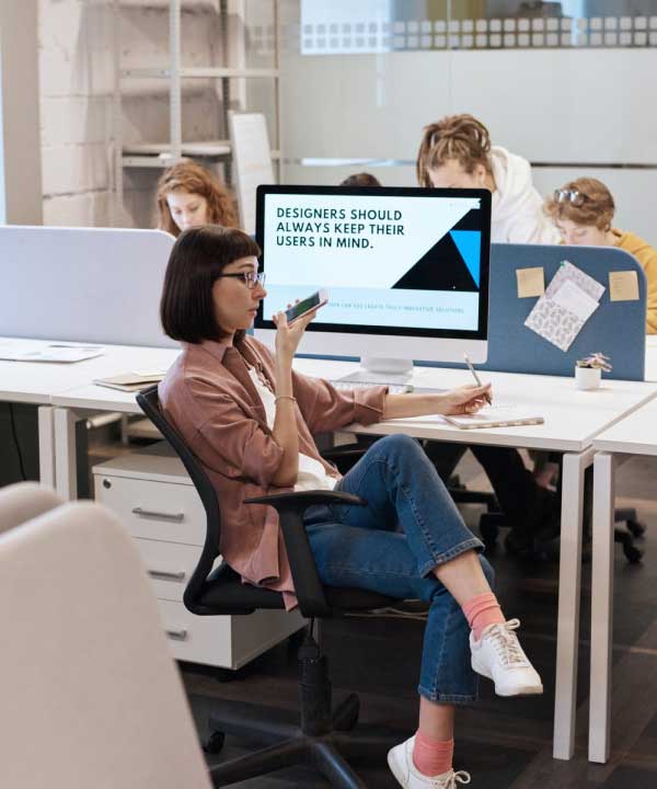 Digital newsroom representing Gistcax global media platform